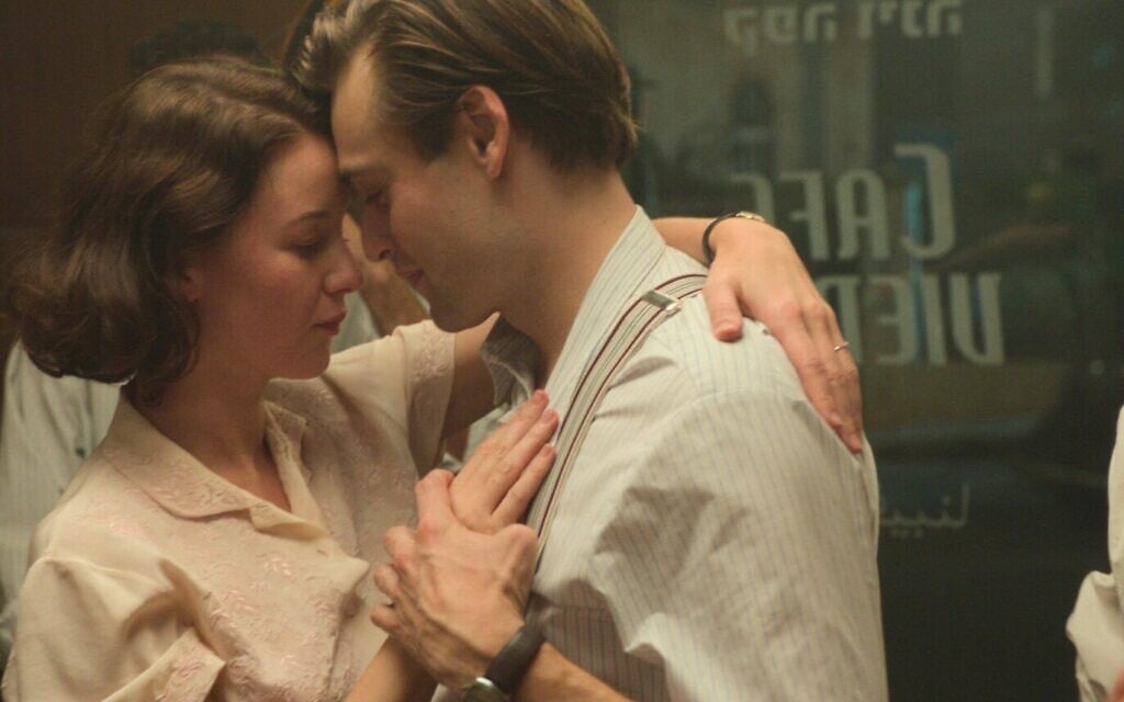 Irina Starshenbaum dans le rôle de Shoshana et Douglas Booth dans celui de Tom Wilkin dans "Shoshana" du réalisateur Michael Winterbottom.(Autorisation)