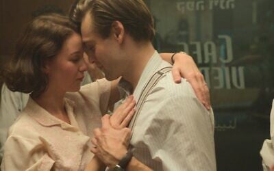 Irina Starshenbaum dans le rôle de Shoshana et Douglas Booth dans celui de Tom Wilkin dans "Shoshana" du réalisateur Michael Winterbottom.(Autorisation)
