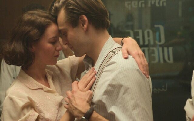 Irina Starshenbaum dans le rôle de Shoshana et Douglas Booth dans celui de Tom Wilkin dans "Shoshana" du réalisateur Michael Winterbottom.(Autorisation)