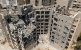 Scène de l'impact d'un missile balistique iranien sur un immeuble, à Beer Sheva, quelques jours après l'attaque, le 28 juin 2025. (Crédit : Elior Cohen)