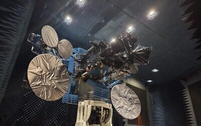 Satellite de communication Dror-1 sur une image non datée (IAI)