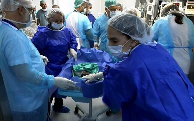 Des triplés nés à l'hôpital Ziv de Safed le 15 juillet 2025. (Golan Productions/Hôpital Ziv)