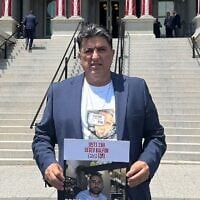 Kobi Kalfon, père de l'otage Segev Kalfon, à Washington, DC, en juillet 2025 (Crédit : Autorisation)
