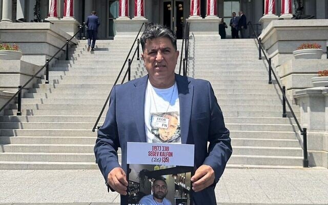 Kobi Kalfon, père de l'otage Segev Kalfon, à Washington, DC, en juillet 2025 (Crédit : Autorisation)