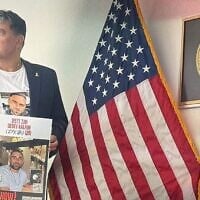 Kobi Kalfon, père de l'otage Segev Kalfon, à Washington, DC, en juillet 2025 (Crédit : Autorisation)