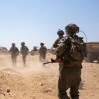 Parachutistes opérant à Khan Younès sur une photo publiée le 1er juillet 2025 (Tsahal)