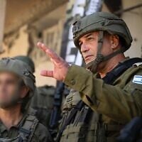 Le chef d'état-major de Tsahal, le lieutenant-général Eyal Zamir, s'adresse aux troupes à Khan Younès, dans le sud de Gaza, le 7 juillet 2025. (Armée israélienne)