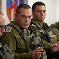 Le chef d'état-major de l'armée israélienne, le lieutenant-général Eyal Zamir, s'adresse aux troupes dans la bande de Gaza, le 16 juillet 2025. (Crédit : Armée israélienne)