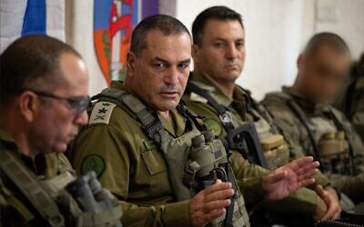 Le chef d'état-major de l'armée israélienne, le lieutenant-général Eyal Zamir, s'adresse aux troupes dans la bande de Gaza, le 16 juillet 2025. (Crédit : Armée israélienne)