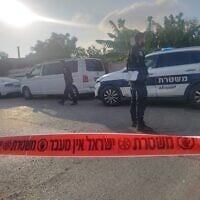 Illustration : Scène d'une fusillade mortelle, à Lod, le 23 juillet 2025. (Crédit : Police israélienne)