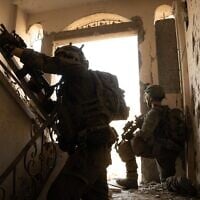 Des soldats de Tsahal opèrent dans la bande de Gaza, dans des images publiées le 23 juillet 2025. (Crédit : Armée israélienne)