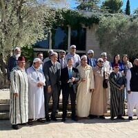 Une délégation d'imams et de dirigeants de la communauté musulmane de France, d'Italie, des Pays-Bas et du Royaume-Uni rencontrant le président Isaac Herzog, à la résidence présidentielle, à Jérusalem, le 7 juillet 2025. (Crédit : Rossella Tercatin/Times of Israel)