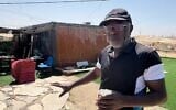 Najib Abu Gharbiyeh devant le centre communautaire de fortune de Wadi al-Naam, juin 2025. (Ariela Karmel)