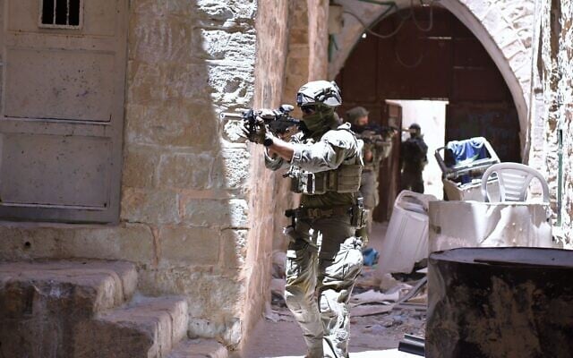 Illustration : photo non datée d'un combattant de l'unité antiterroriste d'élite Yamam de la police israélienne. (Crédit : Police israélienne)