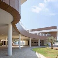 Une partie de l'école Reshit dans la ville méridionale de Sderot, conçue par Zarta Studio. (Crédit : Yarden Baider Sagy)