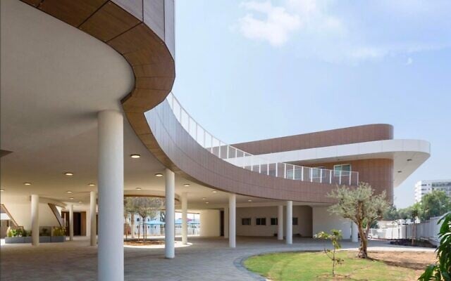 Une partie de l'école Reshit dans la ville méridionale de Sderot, conçue par Zarta Studio. (Crédit : Yarden Baider Sagy)