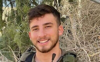 Sergent de première classe Amir Fisher, tué en combattant l'assaut du Hamas contre le kibboutz Kfar Aza le 7 octobre 2023. (Crédit : Armée israélienne)