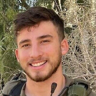 Sergent de première classe Amir Fisher, tué en combattant l'assaut du Hamas contre le kibboutz Kfar Aza le 7 octobre 2023. (Crédit : Armée israélienne)