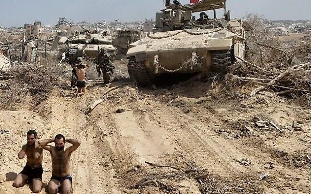 Des membres du Hamas se rendent aux  soldats de Tsahal de la brigade Givati, à Beit Hanoun, dans le nord de Gaza, le 2 août 2025. (Crédit : armée israélienne)