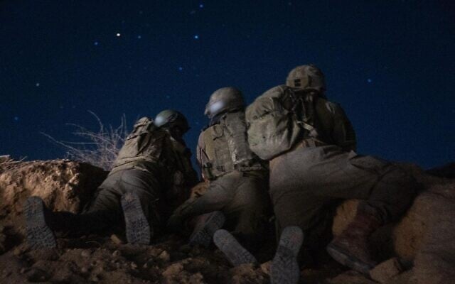 Illustration : des soldats de l'armée israélienne dans la bande de Gaza, sur une photo diffusée le 4 août 2025. (Crédit : armée israélienne)