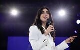 Image principale : Shannon Seban, candidate du parti Renaissance aux élections européennes, s'adresse au public à Aubervilliers, dans la banlieue nord-est de Paris, le 1er juin 2024, à l'approche des élections européennes. (Crédit : Stéphane de Sakutin/AFP)