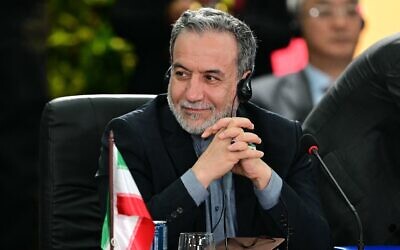 Le ministre iranien des Affaires étrangères Abbas Araghchi lors de la deuxième séance plénière du sommet des BRICS à Rio de Janeiro, au Brésil, le 6 juillet 2025. (Crédit : Pablo Porciuncula/AFP)