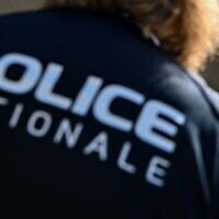 Photo d'illustration : Une agente de la police nationale en France. (Crédit :GABRIEL BOUYS / AFP)