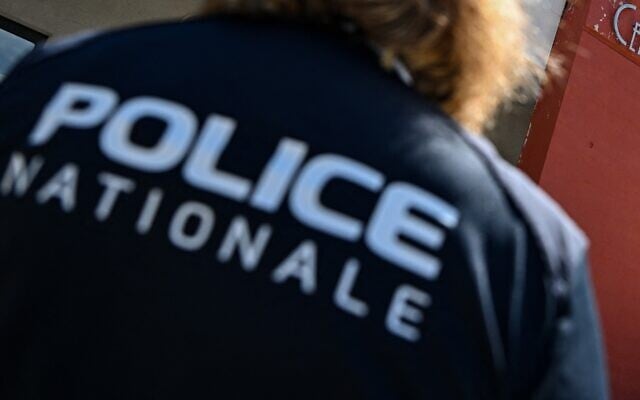 Photo d'illustration : Une agente de la police nationale en France. (Crédit :GABRIEL BOUYS / AFP)