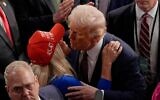 Le président américain Donald Trump saluant la représentante Marjorie Taylor Greene, républicaine de Géorgie, après s'être adressé à une session conjointe du Congrès dans la Chambre des représentants, au Capitole, à Washington, le 4 mars 2025. (Crédit : Julia Demaree Nikhinson/AP)
