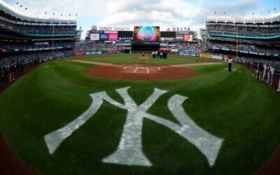 Le Yankee Stadium avant un match de baseball entre les Yankees de New York et les Mets de New York, le 18 mai 2025, à New York. (Crédit : Frank Franklin II/AP)