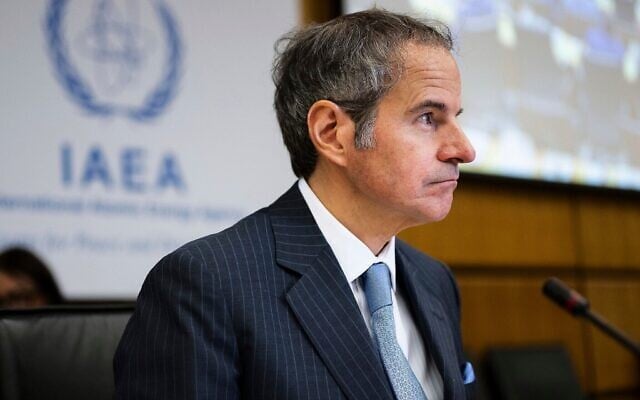 Le directeur général de l'Agence internationale de l'énergie atomique (AIEA), Rafael Grossi, assistant à une réunion du Conseil des gouverneurs de l'AIEA, à Vienne, en Autriche, le 23 juin 2025. (Crédit : Michael Gruber/AP Photo)