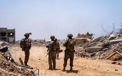 Des soldats de l’armée israélienne de la brigade Givati, à Beit Hanoun, dans le nord de Gaza, le 30 juillet 2025. (Crédit : Emanuel Fabian/Times of Israel) Des soldats de l’armée israélienne de la brigade Givati, à Beit Hanoun, dans le nord de Gaza, le 30 juillet 2025. (Crédit : Emanuel Fabian/Times of Israel)