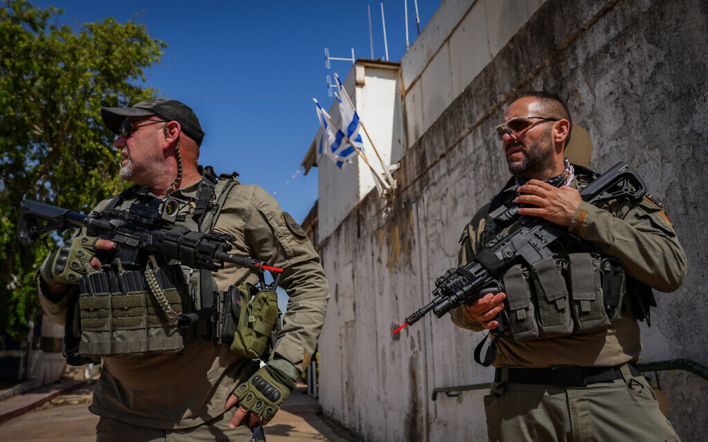 Des soldats de réserve israéliens participent à un exercice militaire dans la ville de Kiryat Shmona, dans le nord d'Israël, le 18 juin 2024. (Crédit : Ayal Margolin/ Flash90) Des soldats de réserve israéliens participent à un exercice militaire dans la ville de Kiryat Shmona, dans le nord d'Israël, le 18 juin 2024. (Crédit : Ayal Margolin/ Flash90)