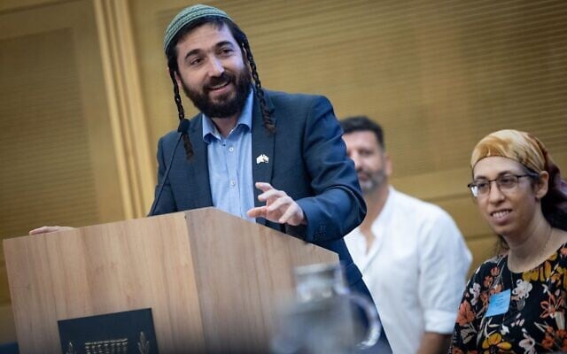 Le député HaTzionout HaDatit Zvi Sukkot s'exprime lors de la conférence "Le retour d'Israël au Mont du Temple" à la Knesset à Jérusalem, le 24 juillet 2024. (Crédit : Yonatan Sindel/Flash90)