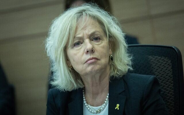 La procureure générale Gali Baharav-Miara assistant à une réunion de la commission de la Constitution, du Droit et de la Justice de la Knesset, le 27 avril 2025. (Crédit : Yonatan Sindel/Flash90)