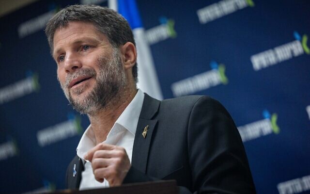 Le ministre des Finances et chef du parti HaTzionout HaDatit, Bezalel Smotrich, dirigeant une réunion de sa faction, à la Knesset, à Jérusalem, le 12 mai 2025. (Crédit : Yonatan Sindel/Flash90) Le ministre des Finances et chef du parti HaTzionout HaDatit, Bezalel Smotrich, dirigeant une réunion de sa faction, à la Knesset, à Jérusalem, le 12 mai 2025. (Crédit : Yonatan Sindel/Flash90)