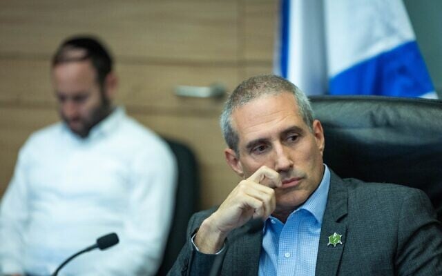 Le député Hanoch Milwidsky présidant une réunion de la commission des Finances de la Knesset, le 29 juillet 2025. (Crédit : Yonatan Sindel/Flash90)