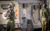 Un véhicule de l'armée israélienne lors d'une opération militaire dans le camp de réfugiés d'Askar, à l'est de Naplouse, en Cisjordanie, le 30 juillet 2025. (Nasser Ishtayeh/Flash90)