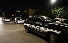 Illustration : Une voiture de police à Herzliya, le 15 août 2025. (Crédit : Tal Gal/Flash90)