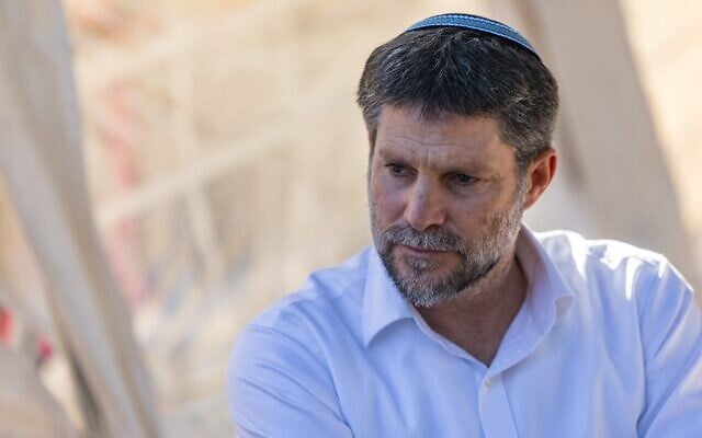 Le ministre des Finances, Bezalel Smotrich, photographié devant la Knesset, à Jérusalem, le 18 août 2025. (Crédit : Chaïm Goldberg/Flash90) Le ministre des Finances, Bezalel Smotrich, photographié devant la Knesset, à Jérusalem, le 18 août 2025. (Crédit : Chaïm Goldberg/Flash90)