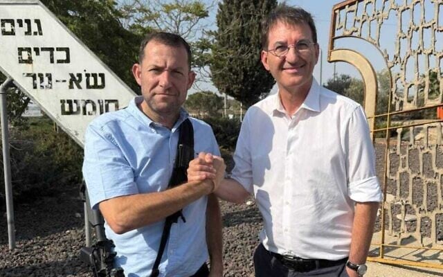 Le député du Likud Boaz Bismuth (à droite) et le chef du Conseil régional de Samarie, Yossi Dagan, le 19 août 2025, dans le nord de la Cisjordanie. (Avec l'aimable autorisation du cabinet de Dagan) Le député du Likud Boaz Bismuth (à droite) et le chef du Conseil régional de Samarie, Yossi Dagan, le 19 août 2025, dans le nord de la Cisjordanie. (Avec l'aimable autorisation du cabinet de Dagan)