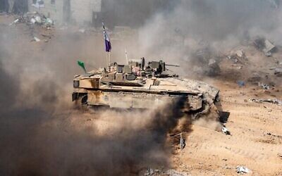 Les troupes israéliennes interviennent dans la bande de Gaza, dans une image distribuée publiée le 20 août 2025. (Crédit : Armée israélienne) Les troupes israéliennes interviennent dans la bande de Gaza, dans une image distribuée publiée le 20 août 2025. (Crédit : Armée israélienne)
