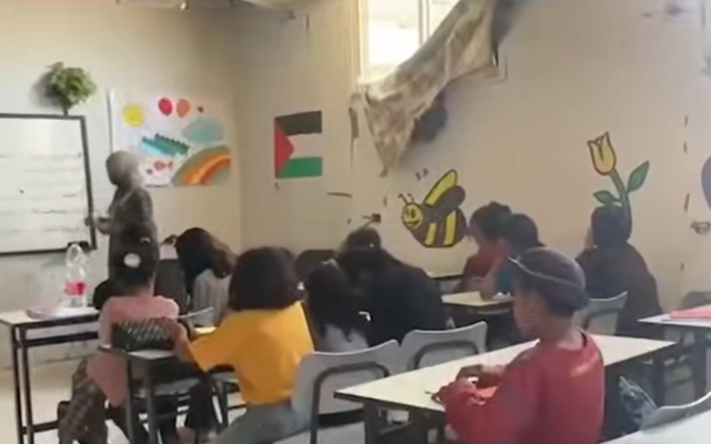 L'école de l'est de Rafah, dirigée par les forces de Yasser Abu Shabab, le 10 août 2025. (Crédit : Capture d'écran/Facebook ; utilisé conformément à la clause 27a de la loi sur le droit d'auteur)