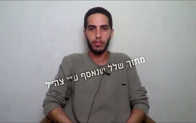 L'otage du Hamas Matan Zangauker, dans une vidéo non datée publiée par sa famille le 17 août 2025. (Crédit : Capture d'écran/X)
