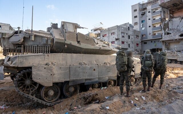 Les troupes israéliennes opèrent dans la bande de Gaza, sur une photo datée du 21 septembre 2025. (Crédit : Armée israélienne)
