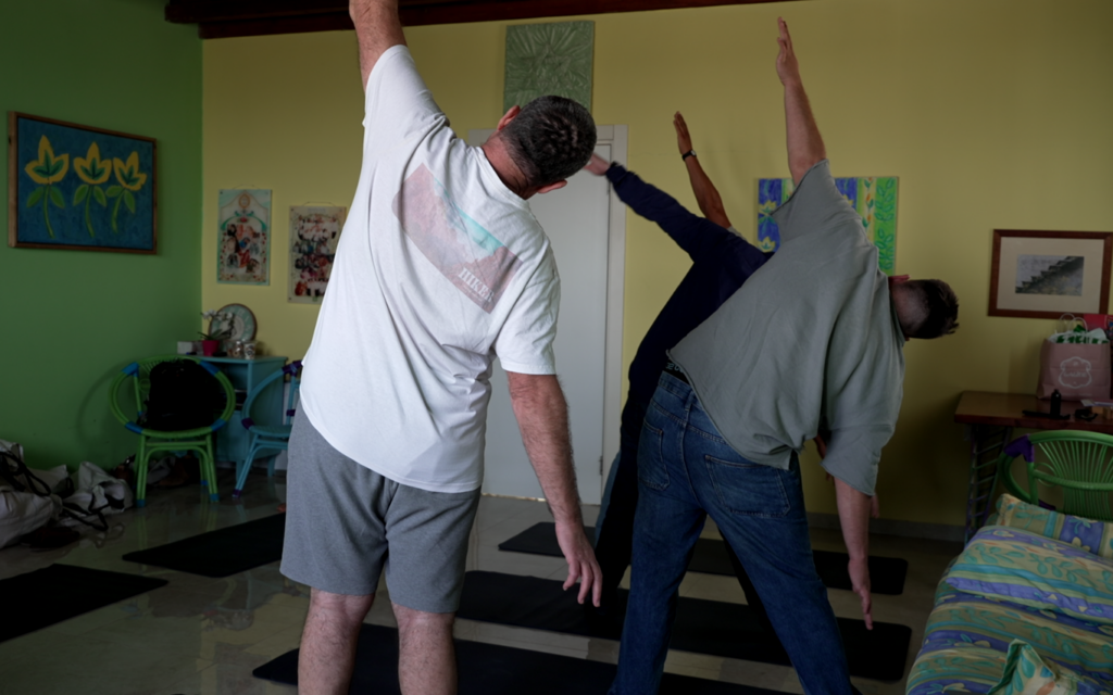 Une session de yoga au centre Retorno. (Crédit : Alexandra Vardi)