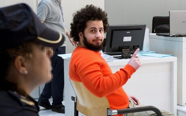 Danish Ahmed Samsam lors de son procès pour avoir combattu dans les rangs de l'État islamique pendant plus de trois ans, dans un tribunal de Madrid le 12 juin 2018. (Crédit : Luca Piergiovanni/POOL/AFP) Danish Ahmed Samsam lors de son procès pour avoir combattu dans les rangs de l'État islamique pendant plus de trois ans, dans un tribunal de Madrid le 12 juin 2018. (Crédit : Luca Piergiovanni/POOL/AFP)