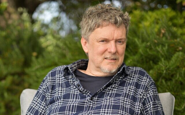Le réalisateur français Michel Gondry pose lors d'une séance photo en marge de la 76e édition du Festival de Cannes, à Cannes, dans le sud de la France, le 21 mai 2023. (Photo de Zoulerah NORDDINE / AFP)