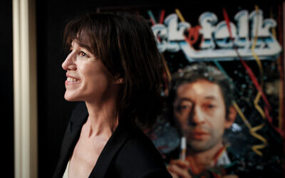 L'actrice et chanteuse française Charlotte Gainsbourg assiste à la cérémonie d'ouverture de la « Maison Gainsbourg », la première institution culturelle dédiée à son père, le regretté artiste Serge Gainsbourg (1928-1991) dans son ancienne maison à Paris le 14 septembre 2023. (Photo par ALAIN JOCARD / AFP) L'actrice et chanteuse française Charlotte Gainsbourg assiste à la cérémonie d'ouverture de la « Maison Gainsbourg », la première institution culturelle dédiée à son père, le regretté artiste Serge Gainsbourg (1928-1991) dans son ancienne maison à Paris le 14 septembre 2023. (Photo par ALAIN JOCARD / AFP)