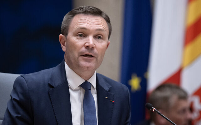 L'homme politique français, administrateur sportif et président de l'Union Cycliste Internationale (UCI) David Lappartient assiste au lancement officiel des Jeux Olympiques des Alpes 2030 par la société chargée de la construction des sites olympiques (Solideo) au siège régional PACA à Marseille, le 14 avril 2025. (Crédit : MIGUEL MEDINA / AFP)